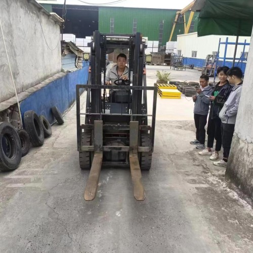 东莞谢岗附近学叉车 考叉车证在哪里报名？谢岗附近学叉车要多少钱？